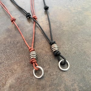 Cordón de cuero con anilla y cuenta antigua para joyería intercambiable, banda intercambiable, collar intercambiable, collar de cuero para mujer y hombre, largo variable