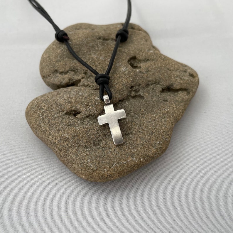 KREUZ, Lederband-Kette mit versilbertem Kreuz, Partnerschmuck, unisex, Geschenkidee, Lederband in schwarz oder braun Bild 8