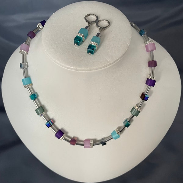 COLLIER CUBE de haute qualité avec Swarovski, Polaris, hématite, strass, cubes de verre, cubes Polaris, mélange de couleurs de collier, violet-lilas-turquoise-aqua