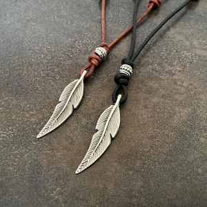 ESPÍRITU INDIO, collar de cuero para mujer y hombre con pluma y cuenta étnica en plata antigua, joyería para parejas, joyería nativa americana, amuleto étnico
