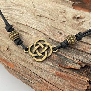Keltische knoop van brons, Keltische sieraden, Keltisch oneindigheidssymbool, leren ketting voor dames en heren, sieraden voor partners