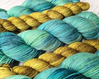 Pandoras StrickTick, Creaduo "Arthur" , 100g Strang und 1 Ministrang 25g, Merino Hightwist, handgefärbt