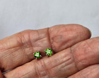 Ohrstecker aus Sterlingsilber mit Chromdiosit