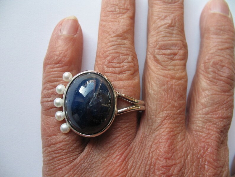 boah, ist der dick, Mann : Ring aus Sterlingsilber mit Safir und Perlen Bild 1