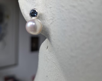 Ohrstecker aus Sterlingsilber mit Süßwasserperle und Topas