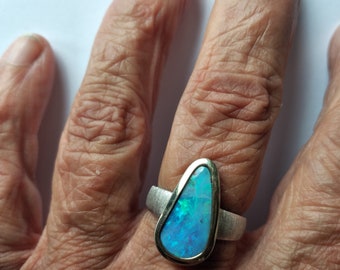 Ring aus Sterlingsilber mit Boulder-Opal