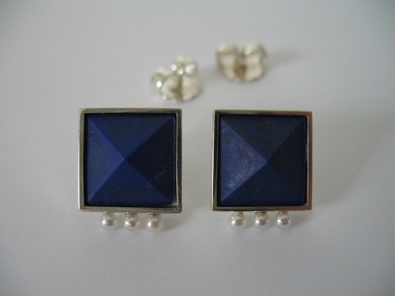 Ohrstecker aus Sterlingsilber mit Lapis-Lazuli und Perlen Pyramide image 1