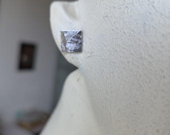 kleine Ohrstecker aus Meteroit Quadrat mit Sterlingsilberbrisur