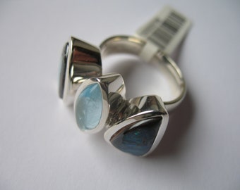 oh, wie blau!: Ring aus Sterlingsilber mit Aquamarin und Boulderopalen