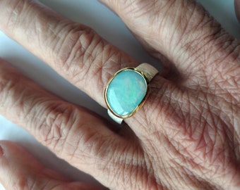 Ring aus Sterlingsilber mit Boulder-Opal