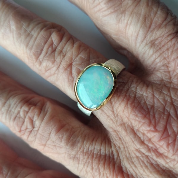 Ring aus Sterlingsilber mit Boulder-Opal