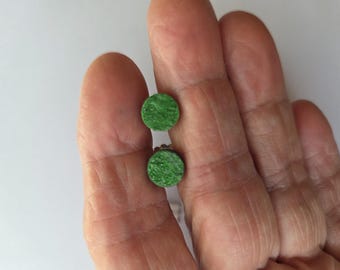 kleine Ohrstecker aus Uwarowith mit Sterlingsilberbrisur