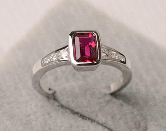 Anillo de compromiso con rubí, anillo con piedra preciosa roja de talla esmeralda, regalo de piedra natal de julio para ella