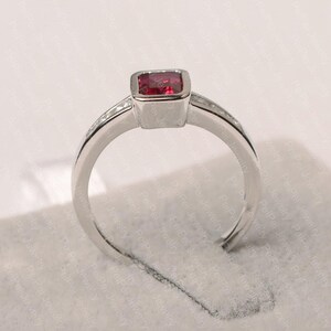 Bague de fiançailles rubis, bague avec pierres précieuses rouges taille émeraude, cadeaux de juillet pour elle image 3