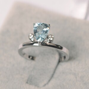 Anello acquamarina anello di fidanzamento in argento sterling trillion cut March birthstone ring per le donne