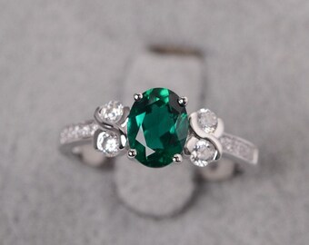 Anillo de compromiso infinito de plata esterlina con piedra de nacimiento de mayo y corte ovalado de esmeralda para mujer.