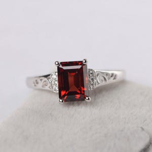 Granat Ring Silber Smaragdschliff Ringe für Frauen Januar Geburtsstein Ring
