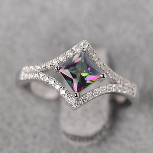 Princess Cut Mystic Topaz Statement Ring Sterlingsilber Chevron Ring mit Drachenfassung