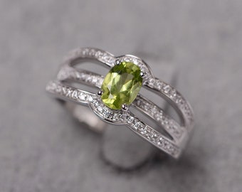 Oval cut  peridot ring August birthstone sterling silver wedding ring for women