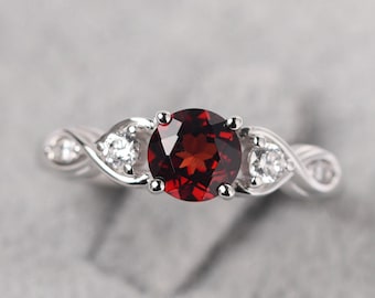 Retro 1.21 carat garnet bridal ring round shaped twist statement ring January birthstone
