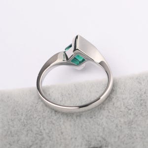 Massivem Silber bypass Smaragd Ring Prinzessin minimalistischen Ehering Mai Geburtsstein Ring Bild 3