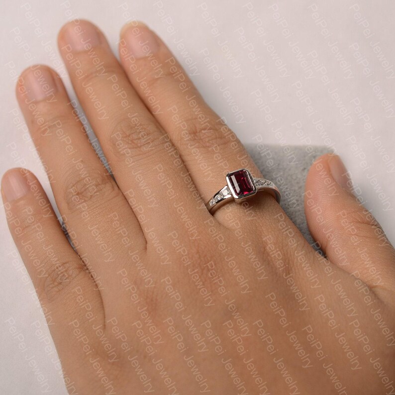 Bague de fiançailles rubis, bague avec pierres précieuses rouges taille émeraude, cadeaux de juillet pour elle image 4