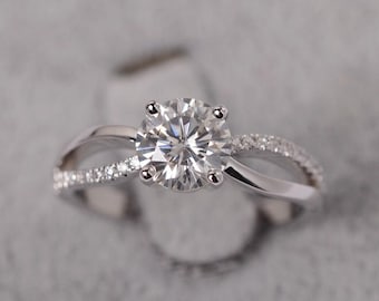 Round cut moissanite ring simulated diamond sterling silver engagement ring for women
