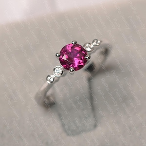 Bague rubis rouge, bague de fiançailles ronde en or blanc, pierre de naissance juillet