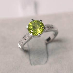 Peridot ring August birthstone round cut ring sterling silver engagement ring for women