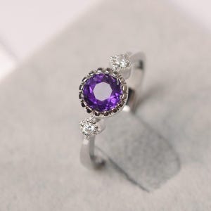 Amethyst ring round cut purple gemstone ring February birthstone sterling silver engagement ring for women