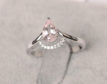 Anillo de compromiso de morganita rosa en plata talla pera