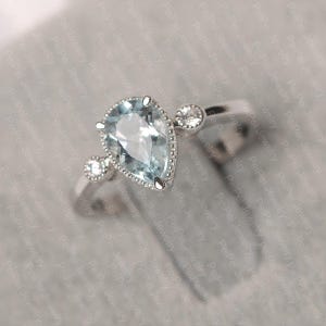 Zierliche Aquamarin Ehering März Geburtsstein Silberring geschliffen