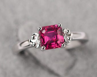 Einzigartige Rubin Cocktailring 14K Weißgold Asscher Cut 6 x 6 mm Juli Birthstone Ring