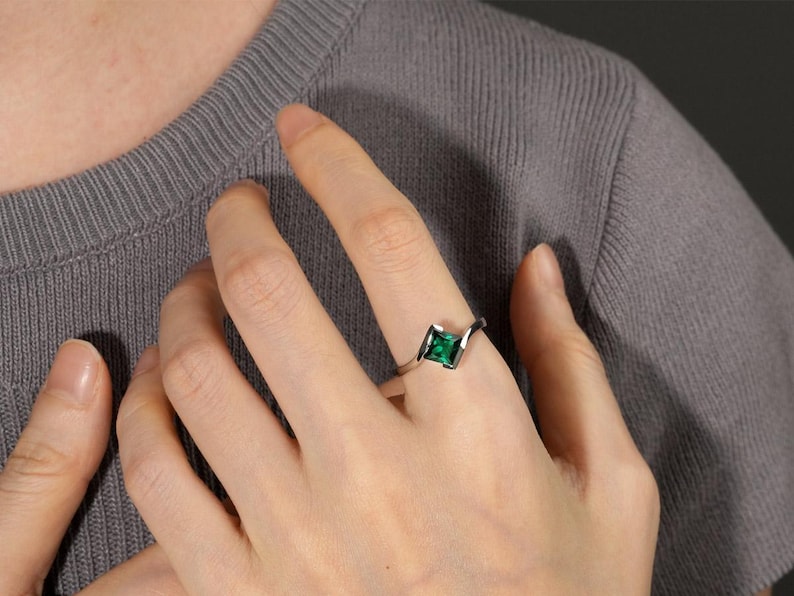 Massivem Silber bypass Smaragd Ring Prinzessin minimalistischen Ehering Mai Geburtsstein Ring Bild 7