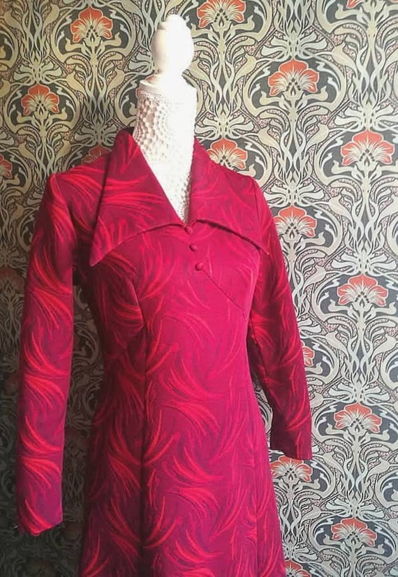 Super cute vtg 70s psychedelic swirl crimplene dre