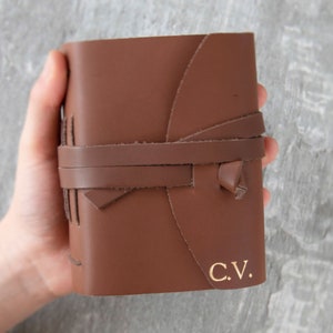 Enya Handmade Full-Grain Buff Leather Journal A6 Rustic Tan with 400 Writing Pages, Pocket Journal (13cm x 9cm x 5cm) Can be Personalised!