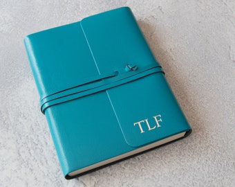 Diario de bolsillo toscano A6+ personalizado, hecho a mano, de cuero reciclado italiano, azul cielo (17 x 13 cm), cuaderno de viaje, diario, regalo para escritores.