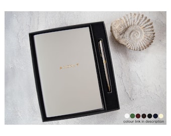 Acuto A5-dagboekcadeauset Gepersonaliseerde handgemaakte Italiaanse lederen reisnotitieboekje crème, gratis initiaal en gratis graveerpen!