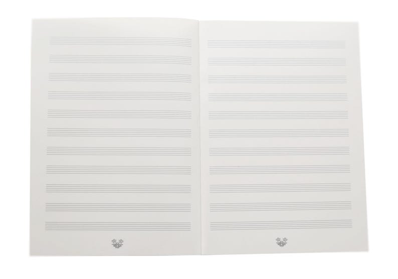 Set regalo manoscritto musicale A4 toscano, diario personalizzato fatto a mano in pelle riciclata italiana, ricaricabile, cioccolato, penna con incisione gratuita immagine 4