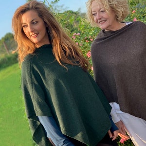 Firenze Cashmere Blend Poncho One size Dark Green ... A luxury gift for ladies of all ages. zdjęcie 3