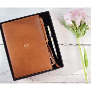 Rustico A5 Refillable Journal Gift Set Personalised Italian Full-Grain Leather Travel Notebook Tan, Free Initial & Free Engraving Pen!