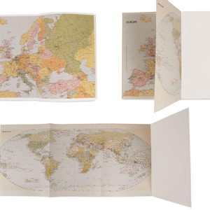 Puede incluir: Tres mapas vintage abiertos, uno que muestra Europa y dos que muestran el mundo. Los mapas est&aacute;n plegados, revelando informaci&oacute;n geogr&aacute;fica detallada con varios colores. Los mapas tienen un fondo color crema.