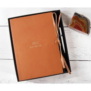 Rustico A4 Journal Gift Set Personalised Italian Full-Grain Vegetable Tan Leather Notebook Sketchbook, Free Initial & Free Engraving Pen!