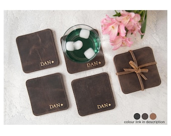 Posavasos Matador personalizados hechos a mano de cuero de grano completo, juego de 4, color marrón rústico (10 x 10 cm). Posavasos para bebidas, accesorio para bar en casa, regalo de inauguración.
