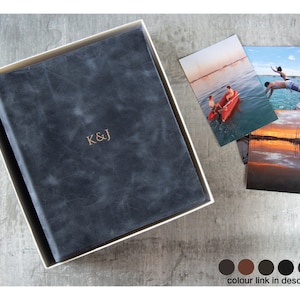 Amalfi Fotoalbum Handgefertigtes Italienisches Gemüse Tan Leder Navy, Inklusive Italienischer Geschenkbox (26 cm x 22 cm x 6 cm) Kann personalisiert werden!