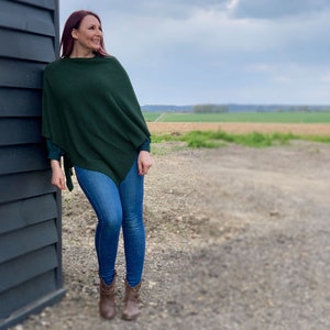 Firenze Cashmere Blend Poncho One size Dark Green ... A luxury gift for ladies of all ages. zdjęcie 5