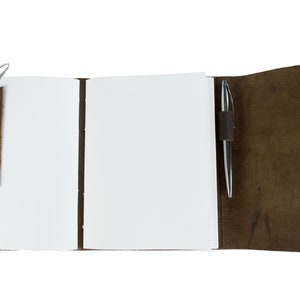 Enya handgemaakte volnerf buff lederen cadeauset dagboek A5 rustiek bruin 21 cm x 15 cm x 2 cm Kan gepersonaliseerd worden afbeelding 4