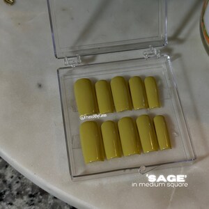 Fall Green Press On Nails | Custom, Handmade Nails | Medium Square