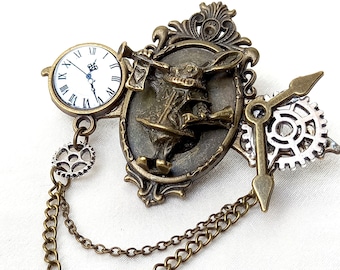 Alice in wonderland geinspireerde broche