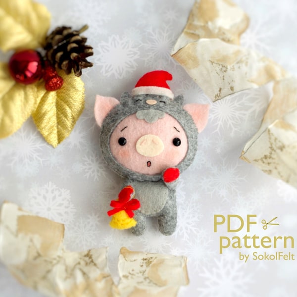 Modèle PDF de jouet de cochon de Noël à coudre, ornement de costume de porcelet de Noël en feutre dans un chaton, jouet d'arbre de Noël, jouet mobile pour lit de bébé